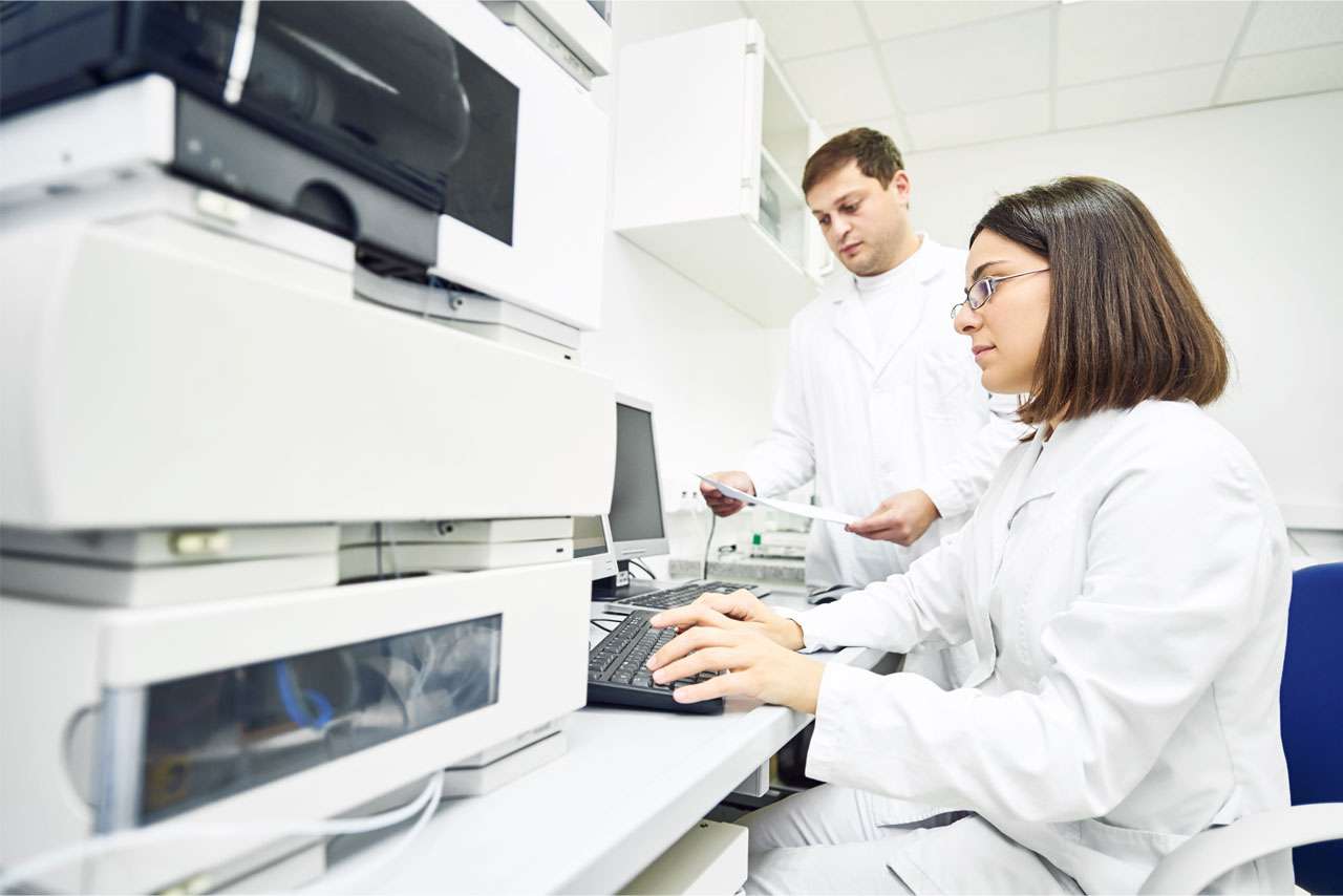 Two Pii scientists in the lab performing raw material testing.